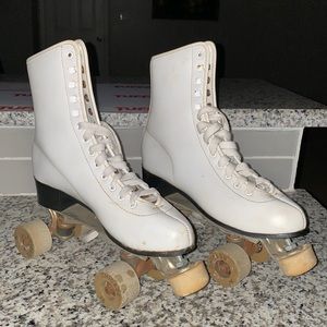 Vintage Womens White Chicago 76 Roller Skates Size 8